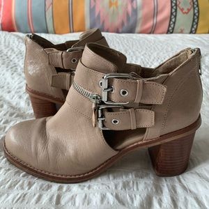 Dolce Vita tan leather ankle booties